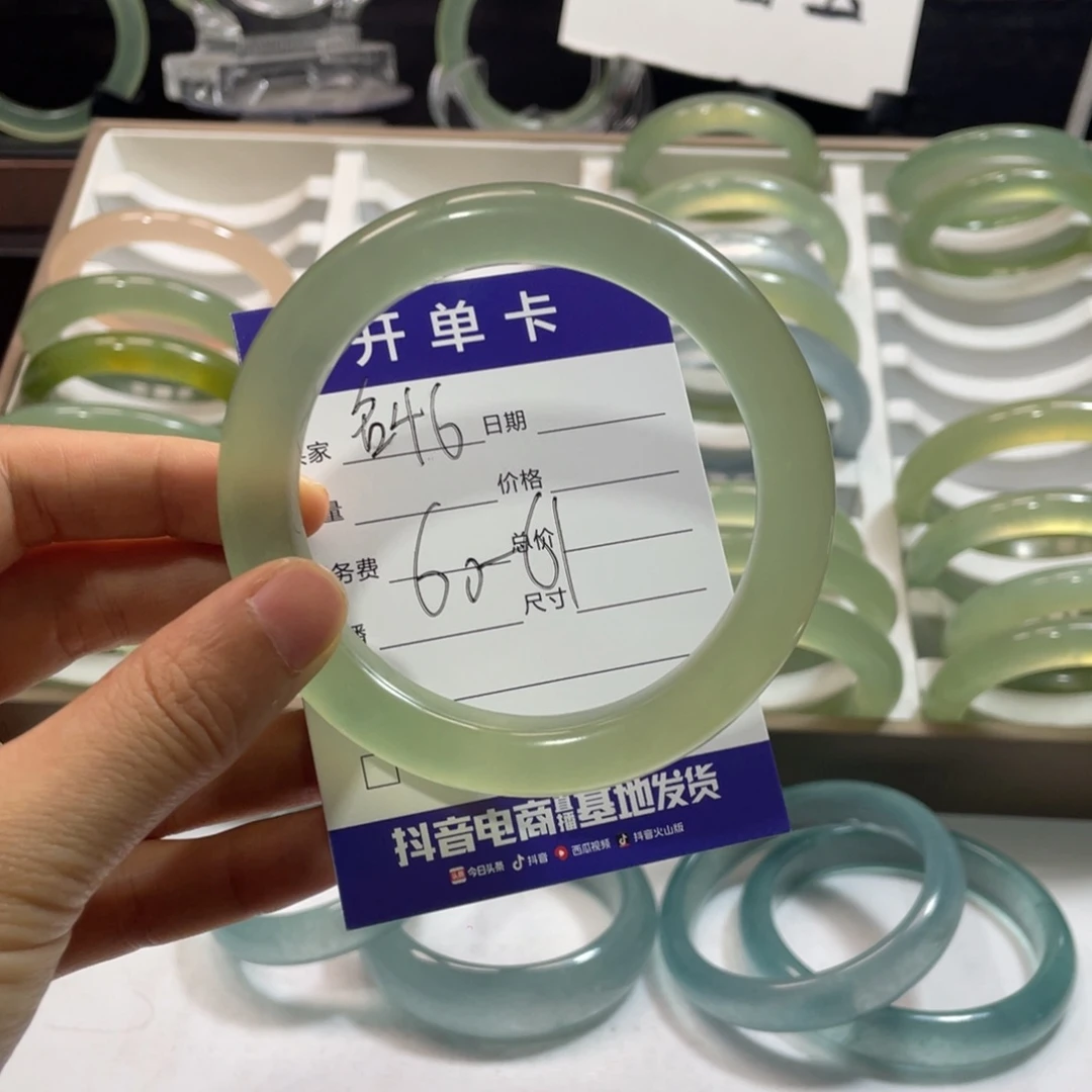 蛇纹石玉未镶嵌手镯佛**雅