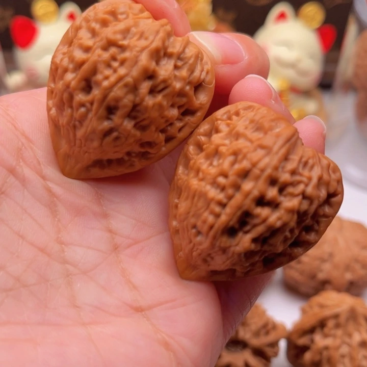 木质类文玩核桃一抹红35