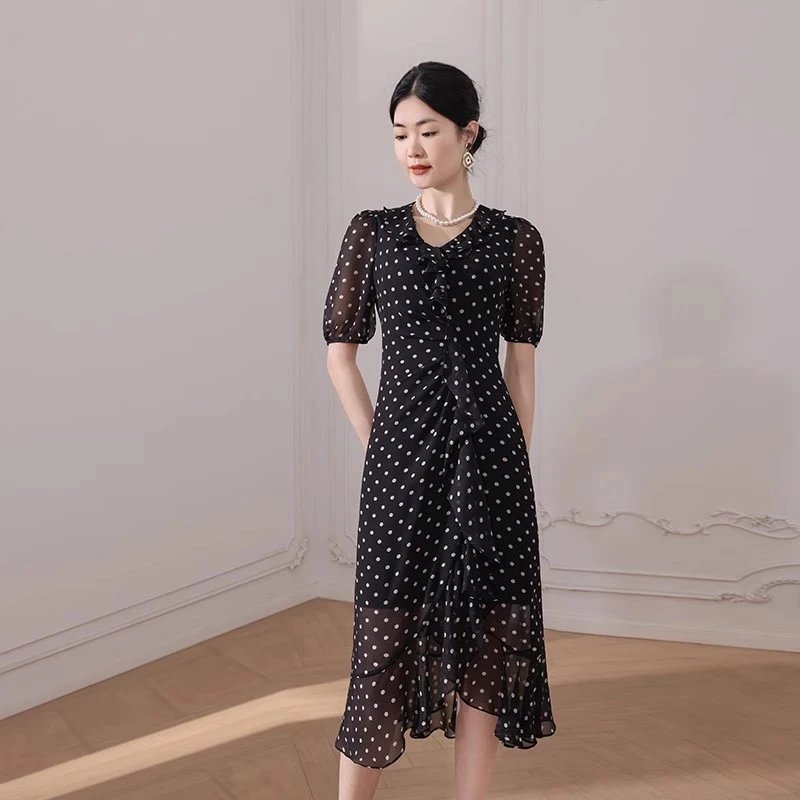 黑色波点连衣裙女夏2025新款V领法式气质复古鱼尾裙
