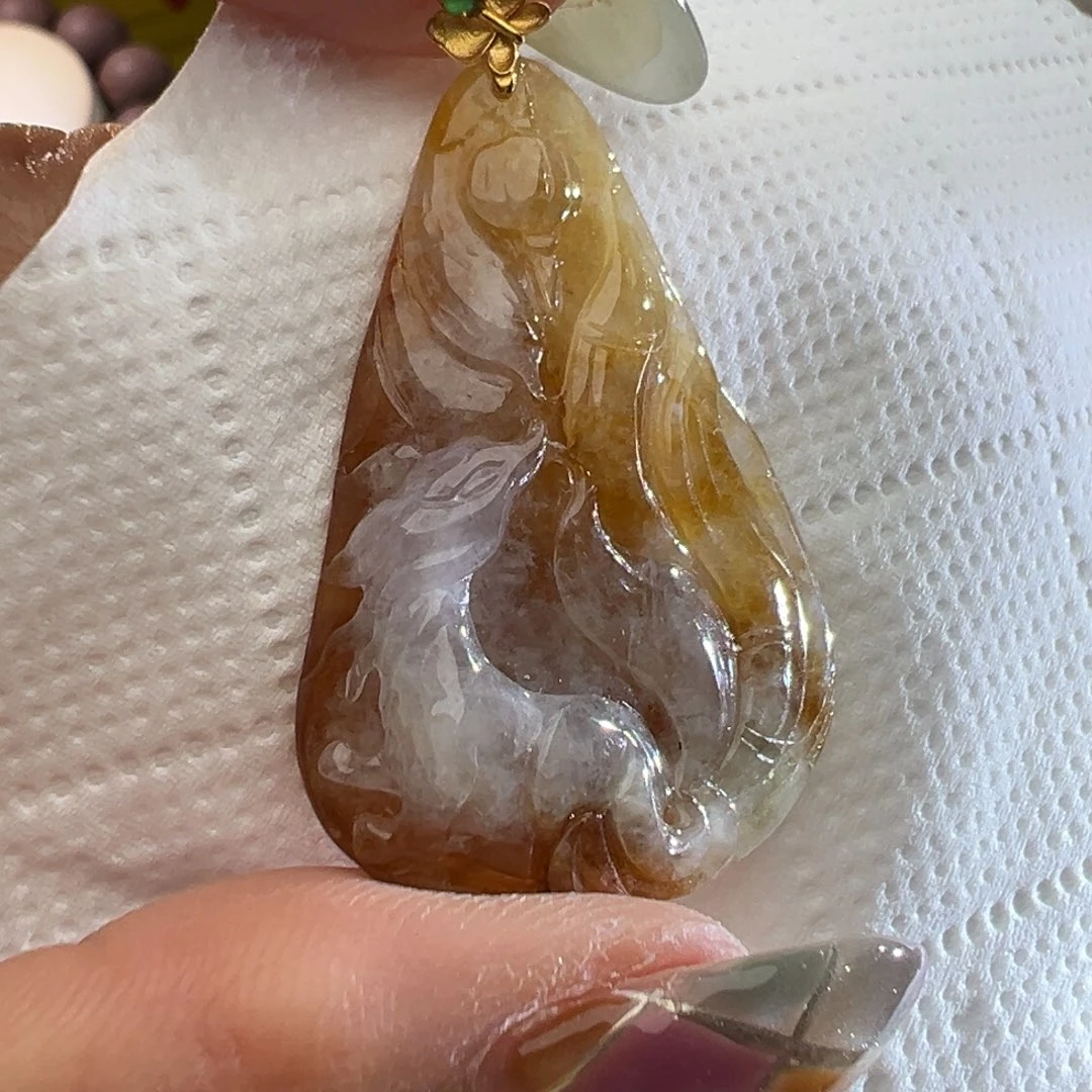 颈饰未镶嵌翡翠翡翠特色大马坎料子九尾狐冰件