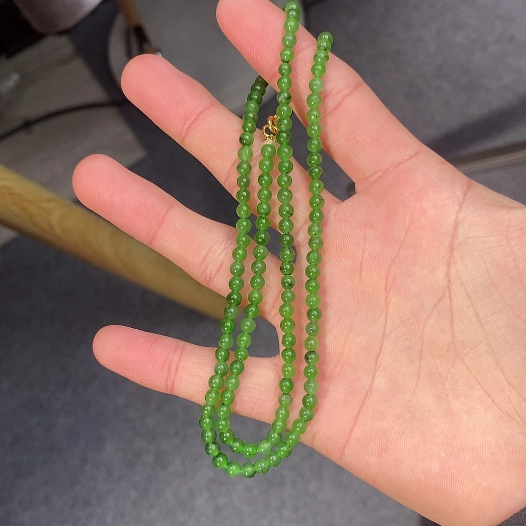 和田玉手串未镶嵌樱***?碧玉有包容