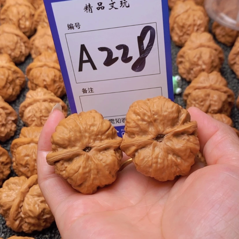 【闪购商品】桃核吊坠不**辣你在一起就会