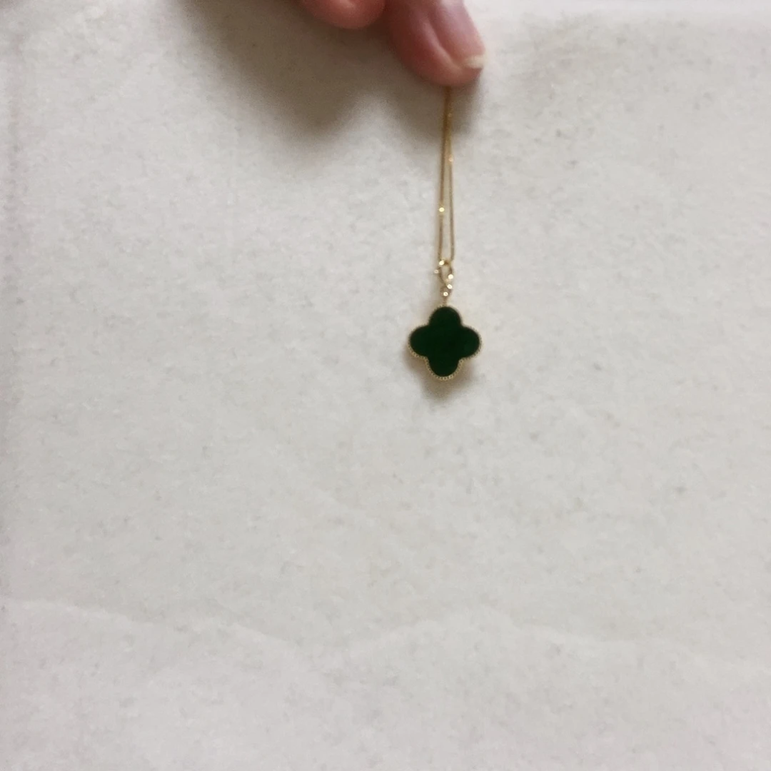 翡翠颈饰18K金镶嵌红**丁简单