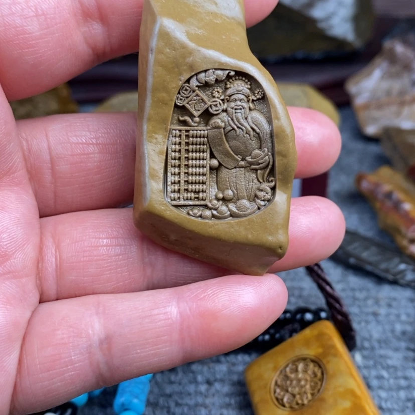 【闪购商品】3**5原石雕刻手把件