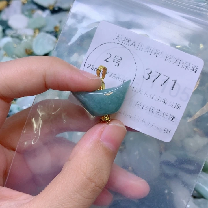 吊坠(不含链)未镶嵌翡翠