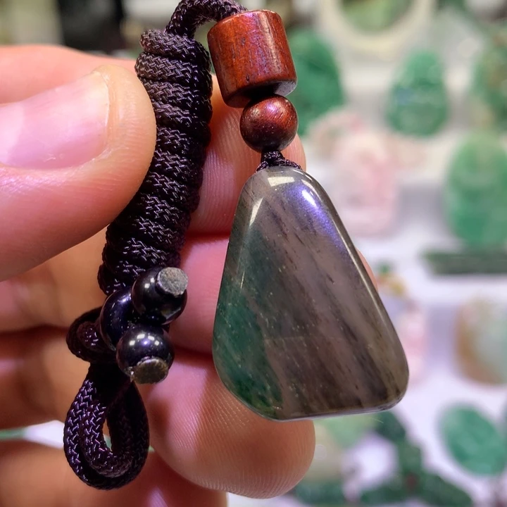 独山玉未镶嵌颈饰