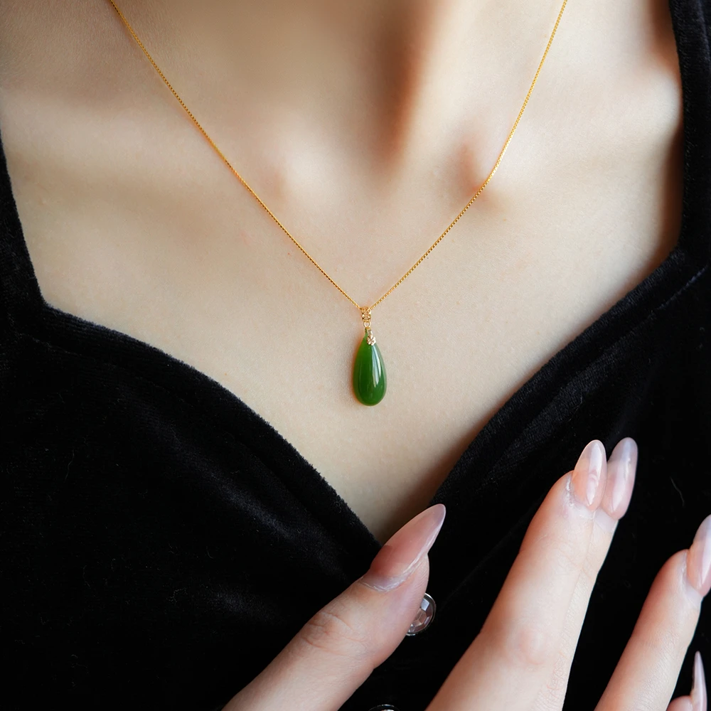 天然和田玉碧玉水滴吊坠女玉石项链绿宝石轻奢女士小众百搭镶嵌