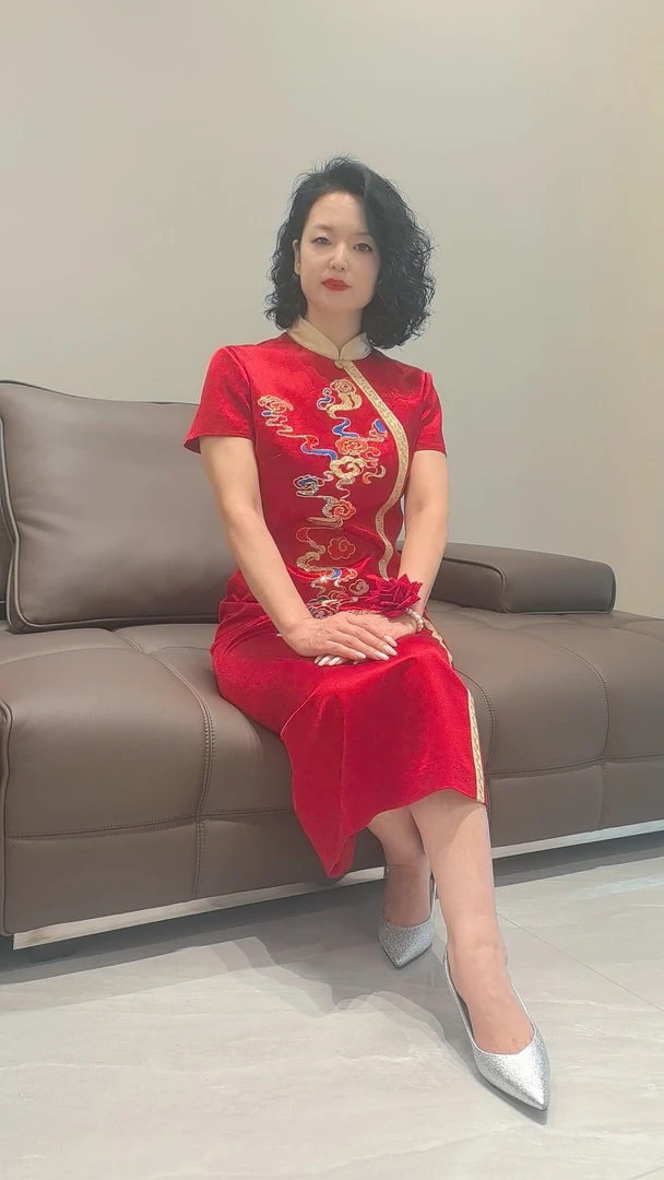 朱紫褕长款七彩祥云金玉满堂高端华丽婚宴旗袍显瘦红色中式礼服