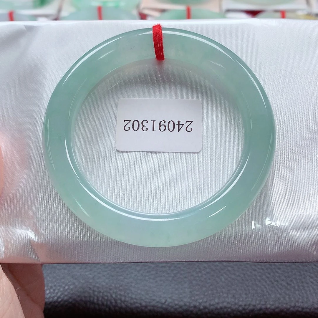 翡翠手镯（圆镯）未镶嵌