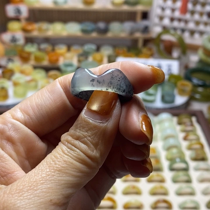 岫玉未镶嵌戒圈岫玉精品指环内径 16 到 19 随机发一个