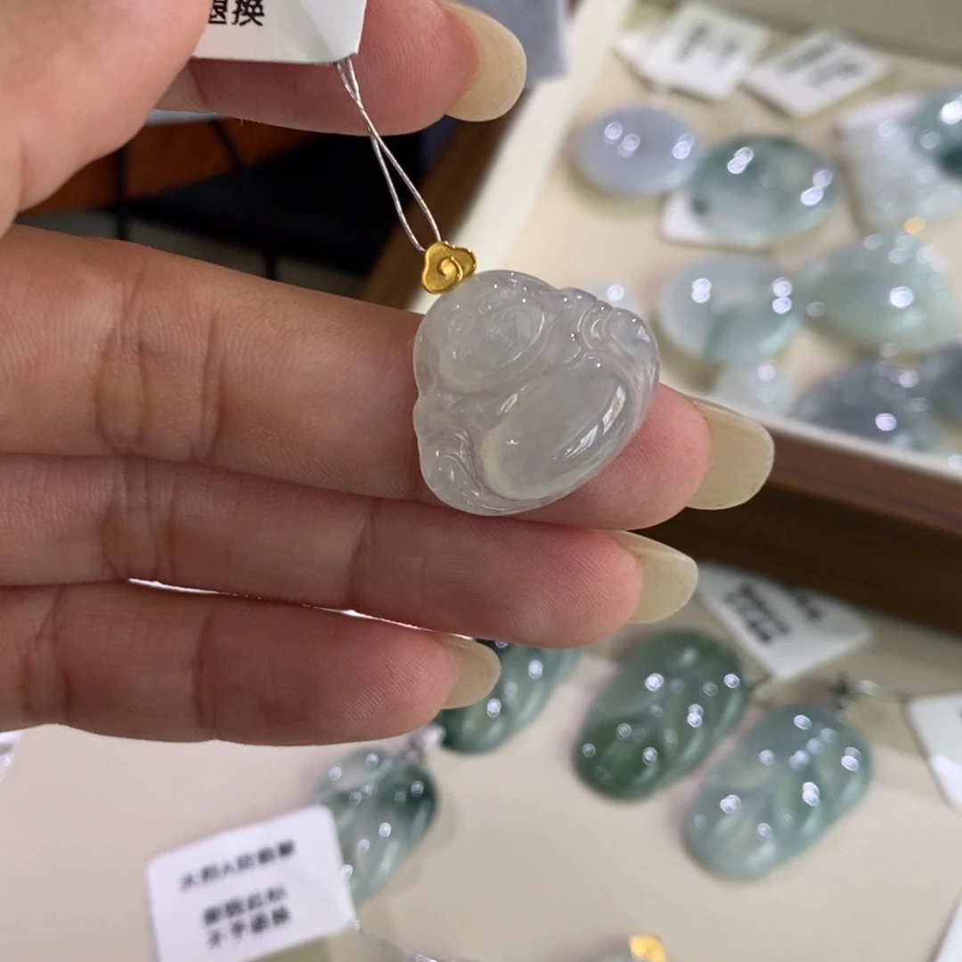 颈饰18K金镶嵌翡翠小佛公