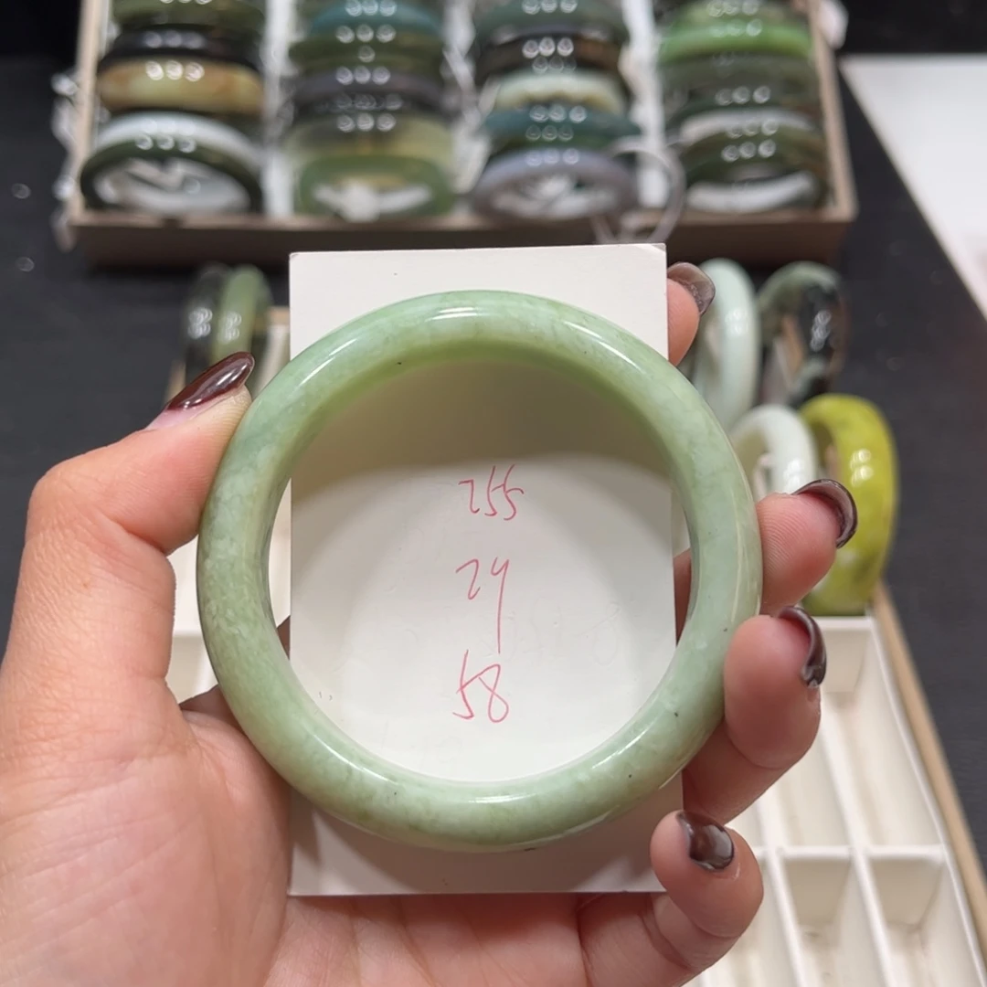 蛇纹石玉未镶嵌手镯