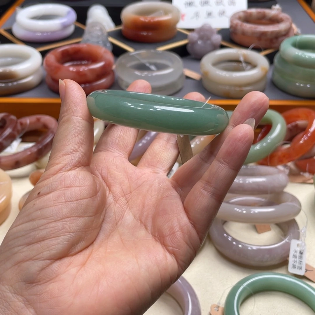 未镶嵌手镯石英岩玉林****