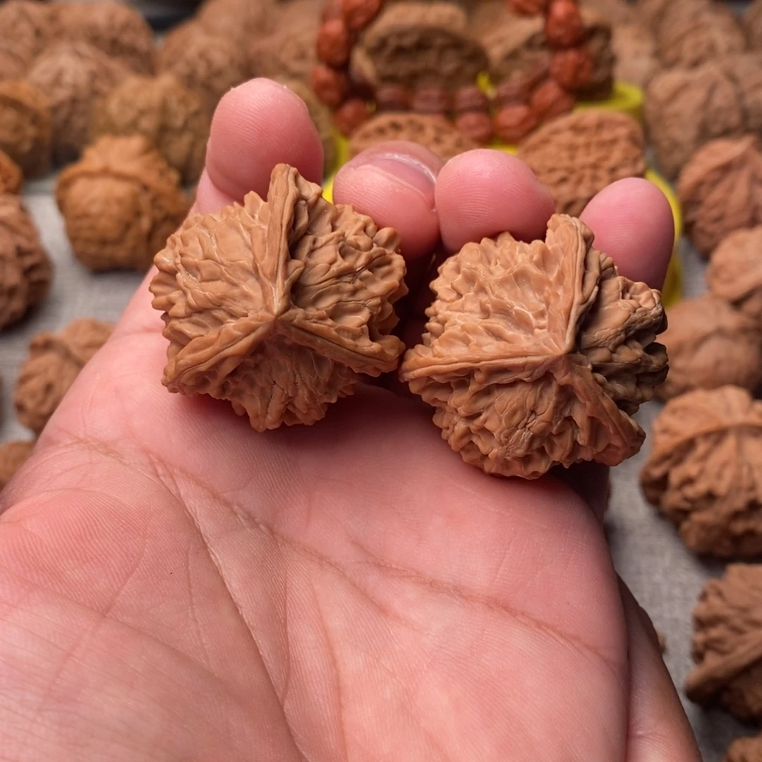 文玩核桃吊坠盘山三棱38