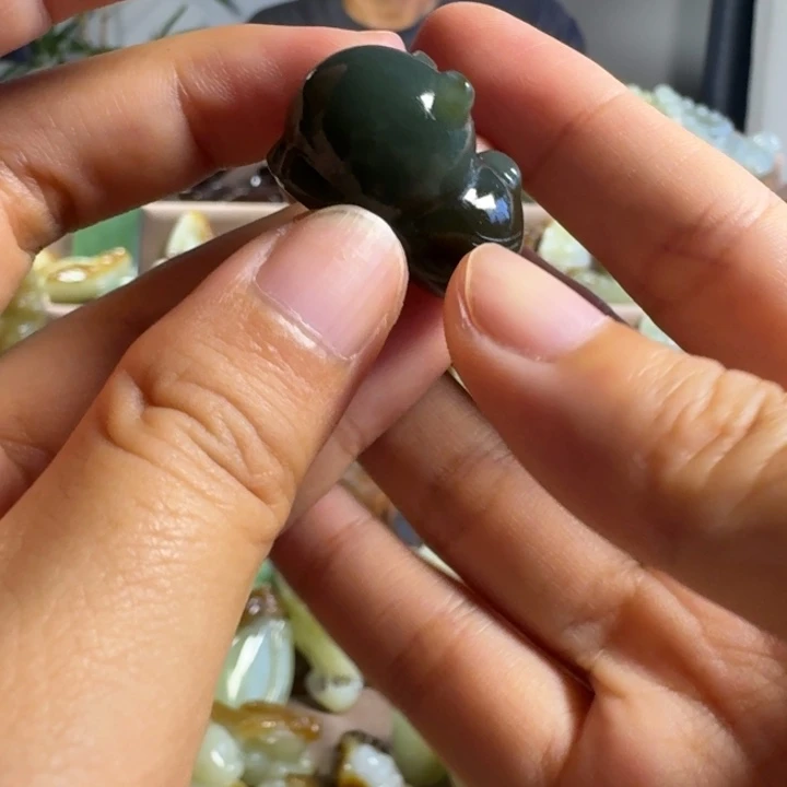 颈饰未镶嵌和田玉（糖玉）