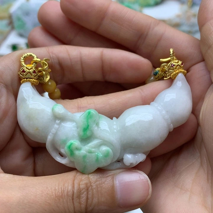 翡翠颈饰未镶嵌翡翠