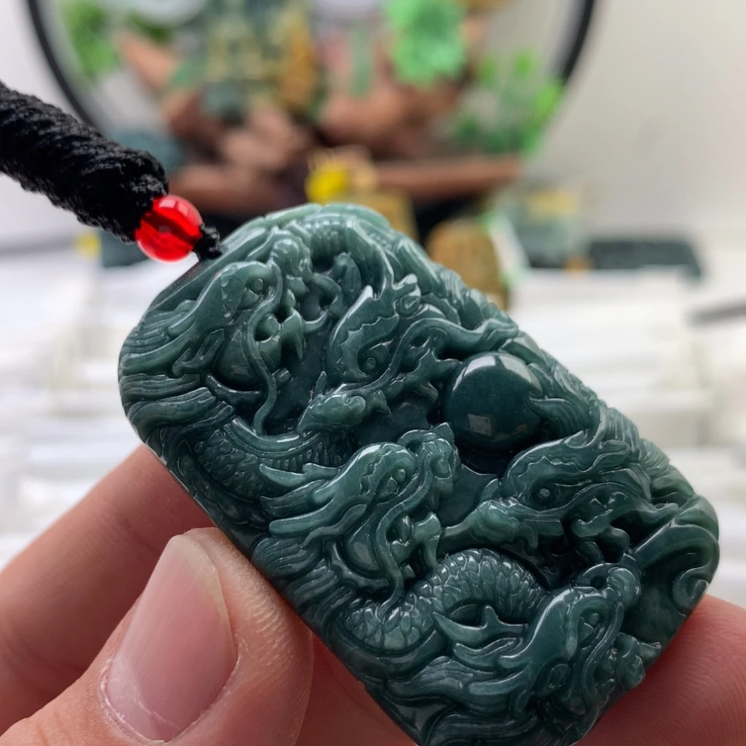 颈饰未镶嵌翡翠龙牌