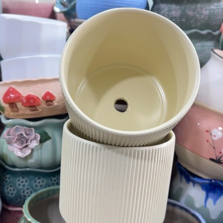 凑9块包邮，有孔，陶瓷花盆