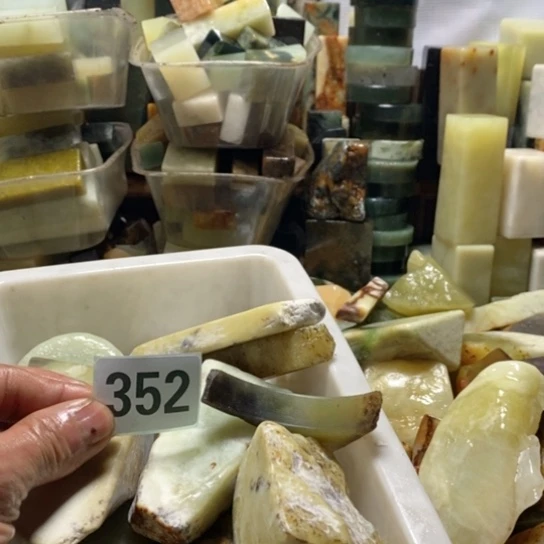 【闪购商品】未镶嵌蛇纹石玉珠宝玉器阑*