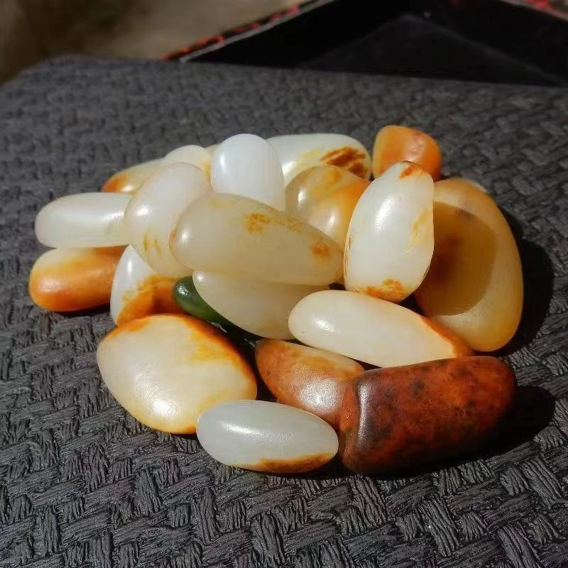 新疆戈壁天然小籽奇石可作观赏或小把件