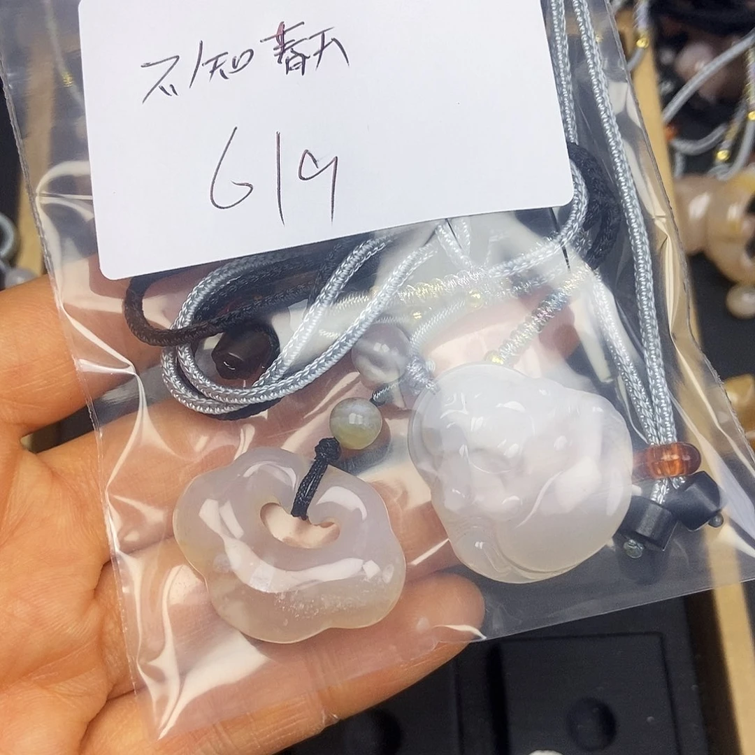 石英质玉颈饰未镶嵌不**天