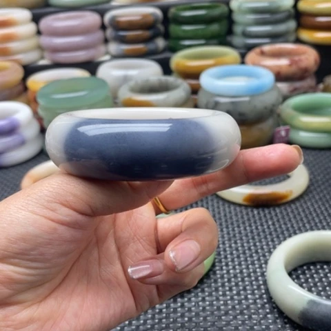 石英岩玉未镶嵌手镯