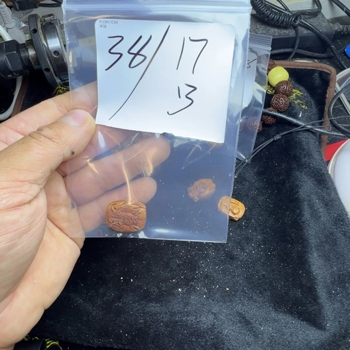 沉***岩二层牛皮盘锦桃核雕刻福利