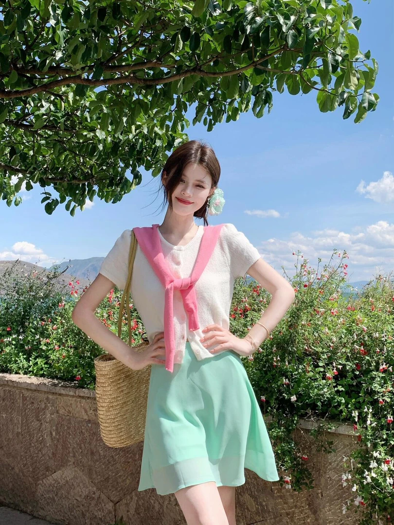 2025夏季新款时尚多巴胺穿搭白色开衫粉色披肩绿色半身裙套装女