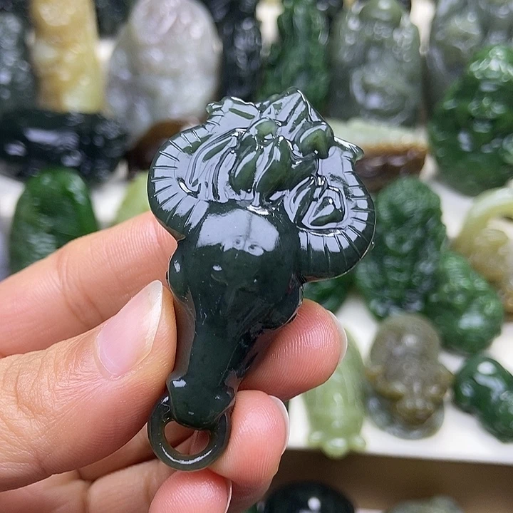 和田玉未镶嵌颈饰