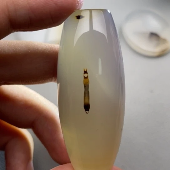 玛瑙/玉髓颈饰未镶嵌兰**士