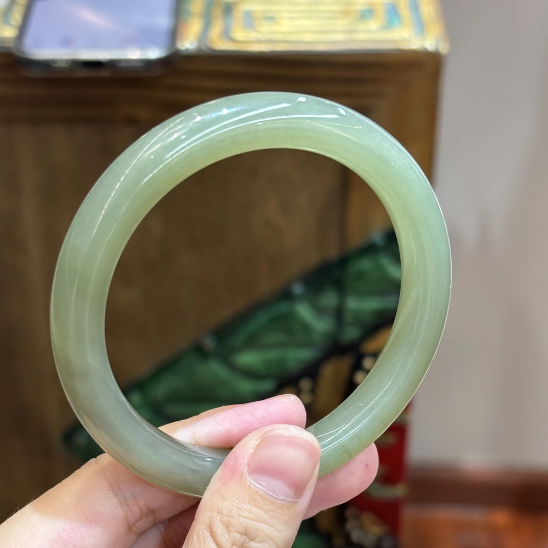 112545wt和田玉青海料湖水绿手镯圈口约57克重约40.32g