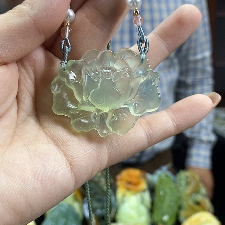 蛇纹石玉未镶嵌颈饰