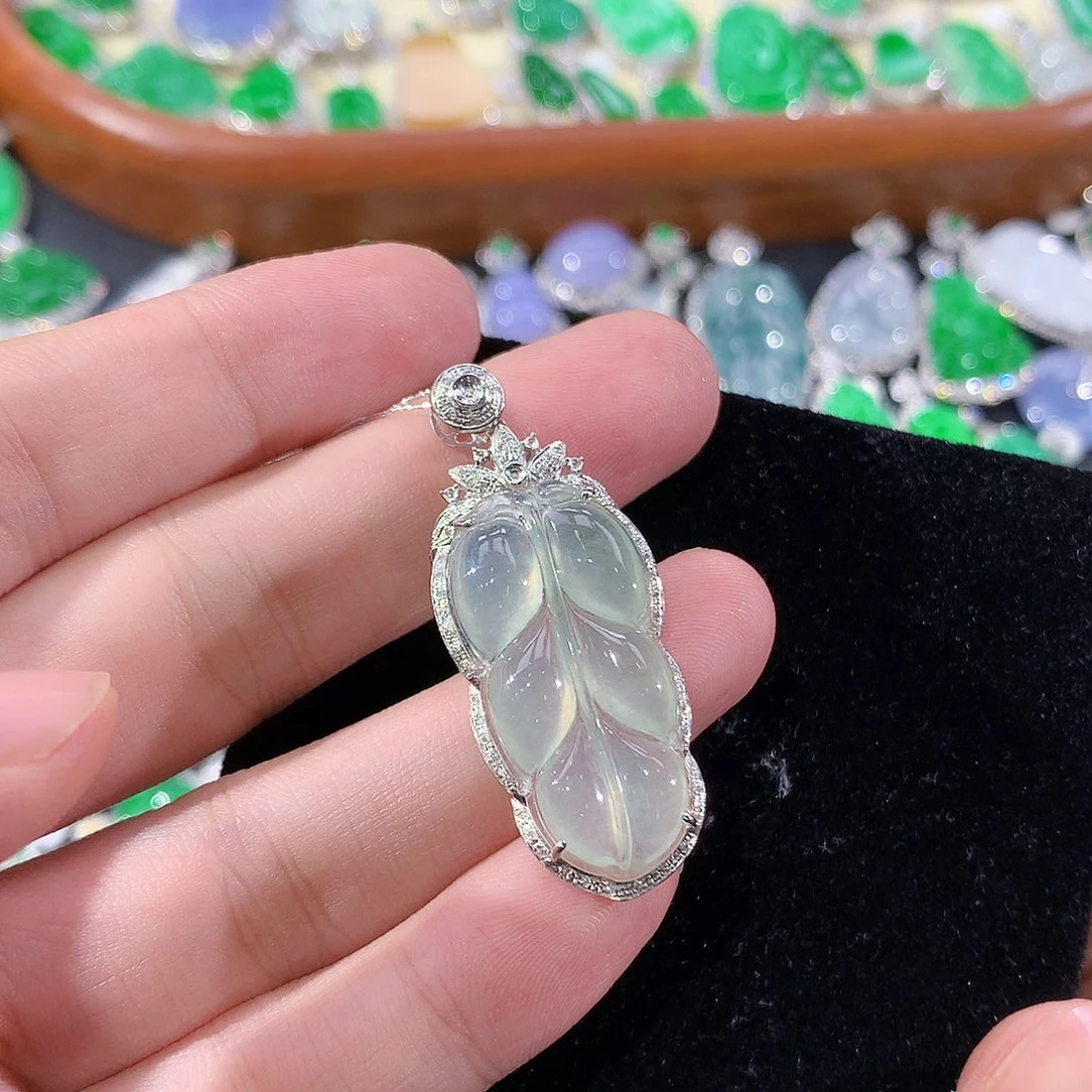 翡翠18K金镶嵌颈饰