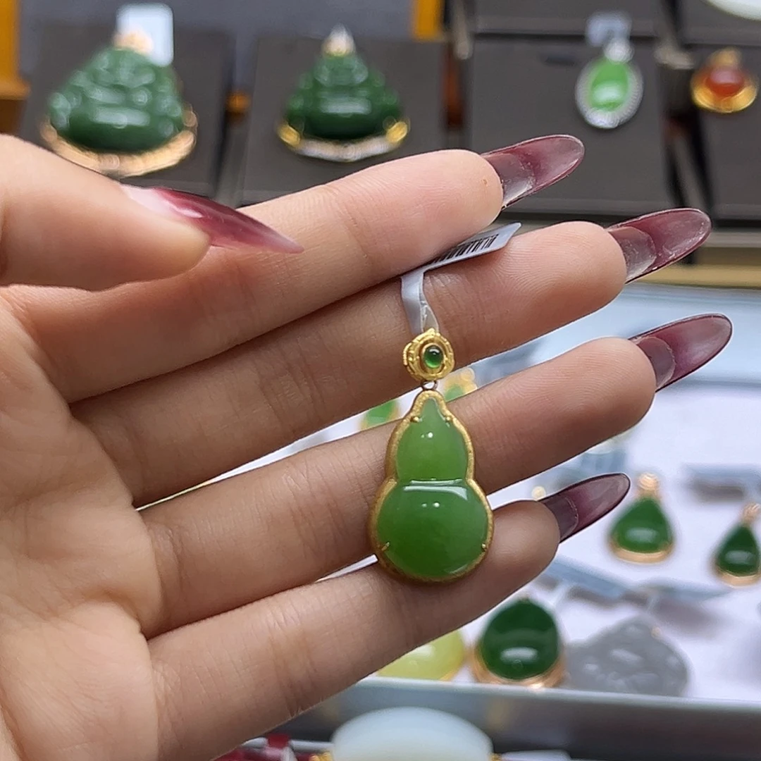 和田玉18K金镶嵌吊坠(赠链)