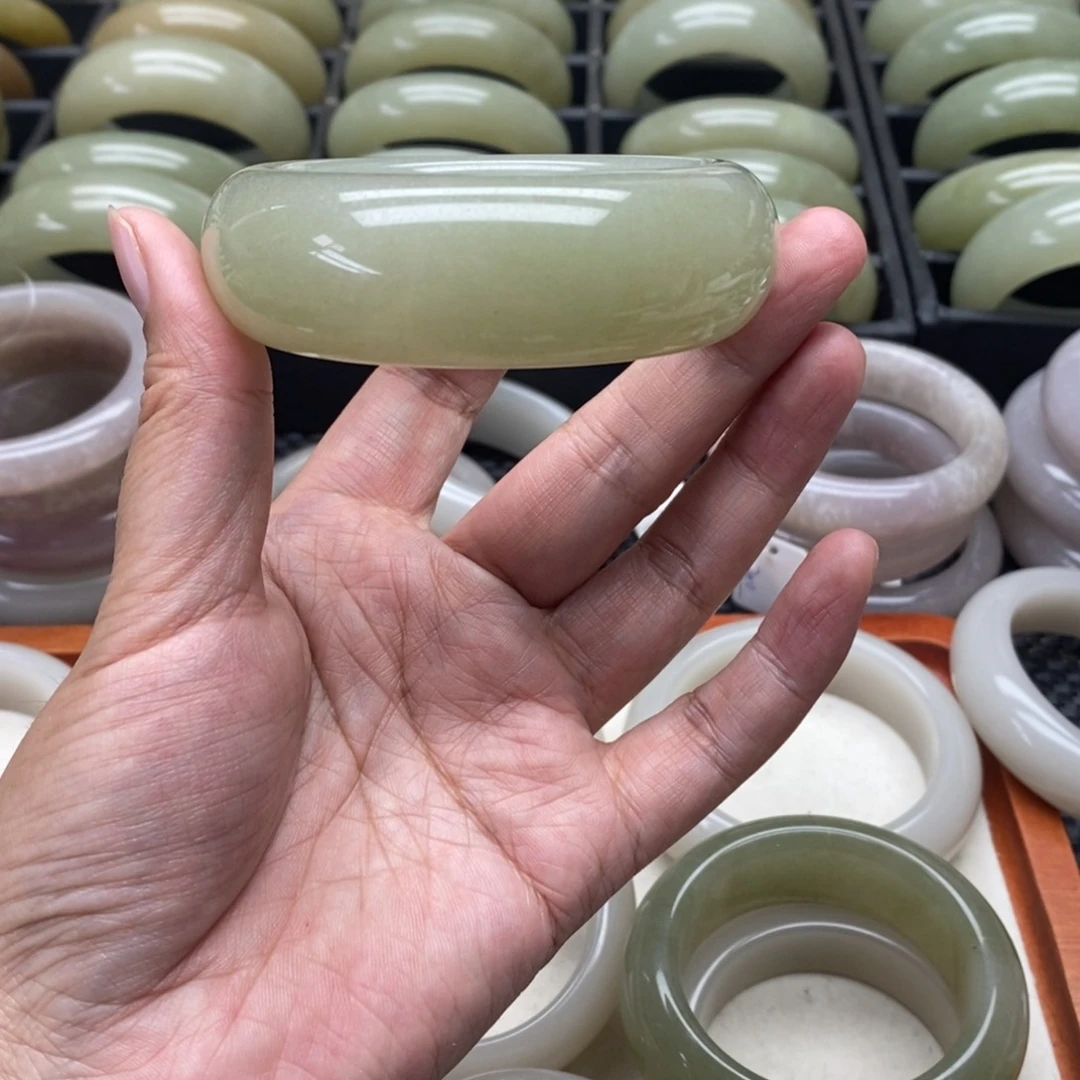 石英岩玉手镯未镶嵌