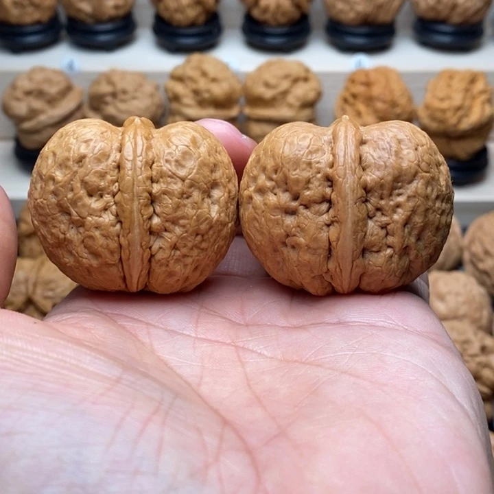 ﹶ***ﹶ把件文玩核桃………………………………