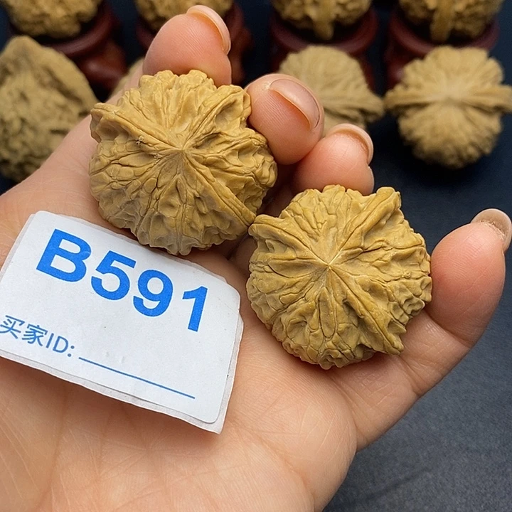 文玩核桃把件玉玺三棱3.6