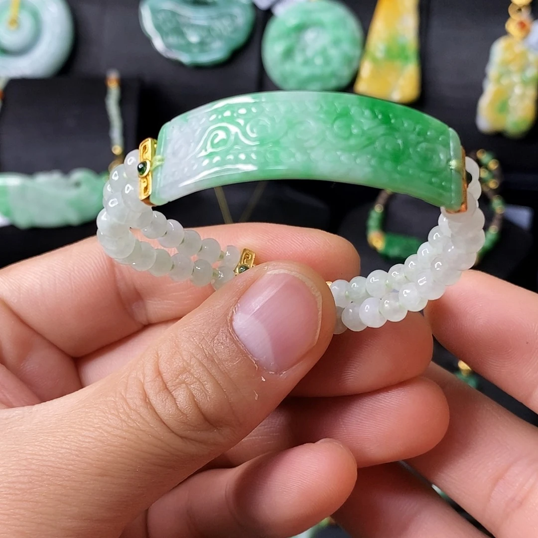 颈饰未镶嵌翡翠手链