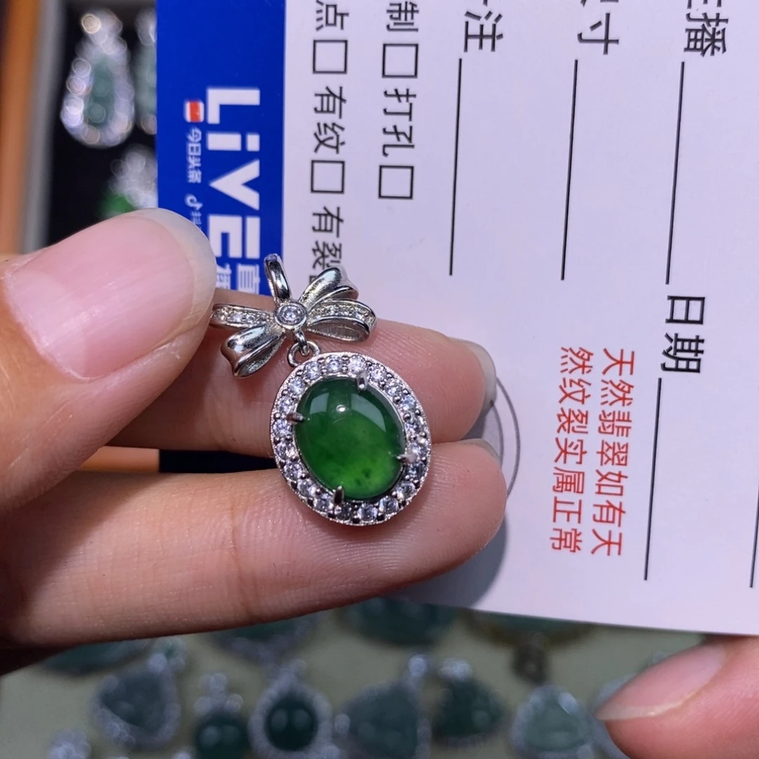 颈饰未镶嵌翡翠天然