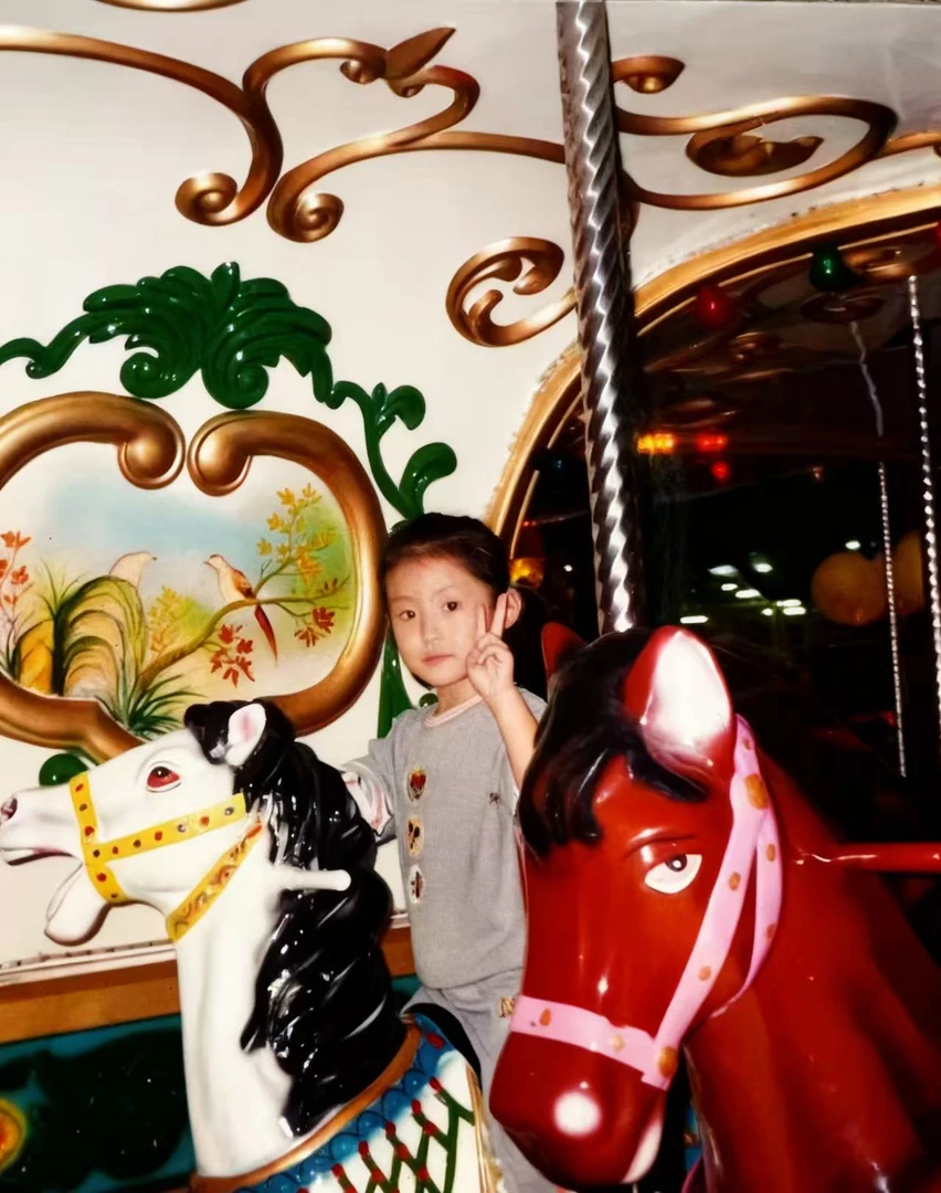 5226女士冬季海岛绒圆领淡雅花朵家居套