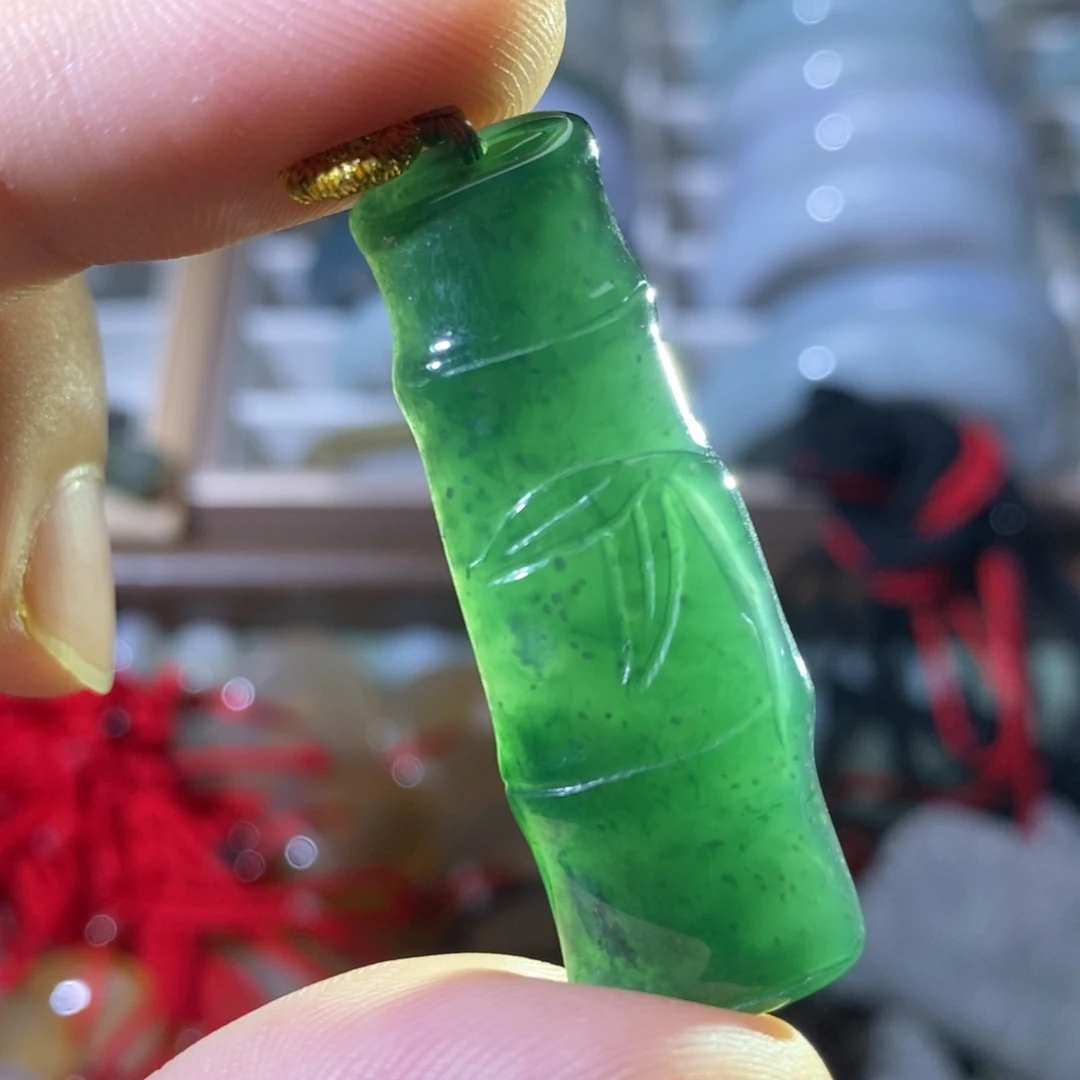 颈饰未镶嵌翡翠好