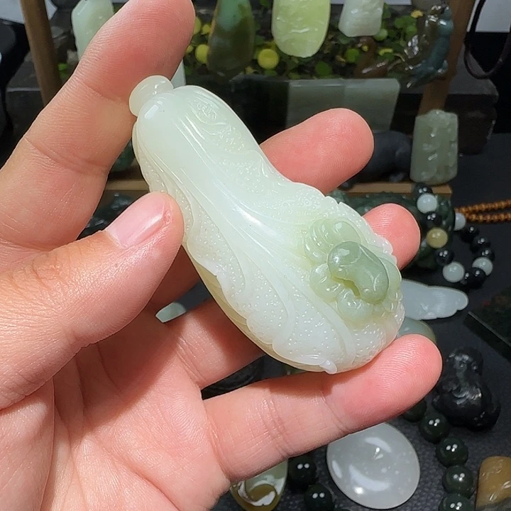 和田玉未镶嵌把件