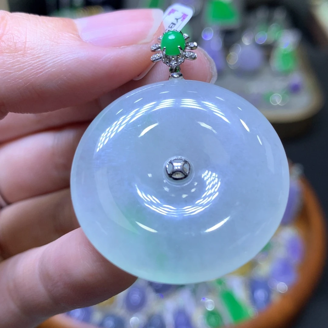 【闪购商品】翡翠颈饰18K金镶嵌翡翠吊坠项链