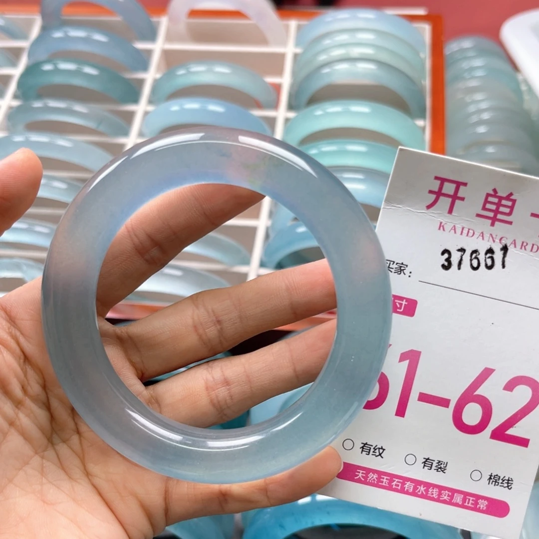 雪***儿石英岩玉手镯未镶嵌