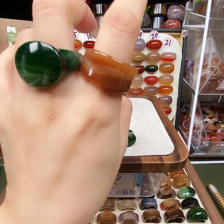 墨***。玛瑙/玉髓未镶嵌戒指