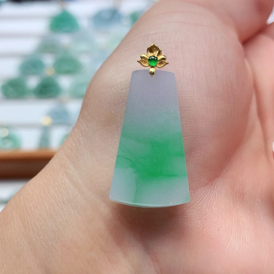 翡翠18K金镶嵌吊坠(赠链)26.8-15-3.8