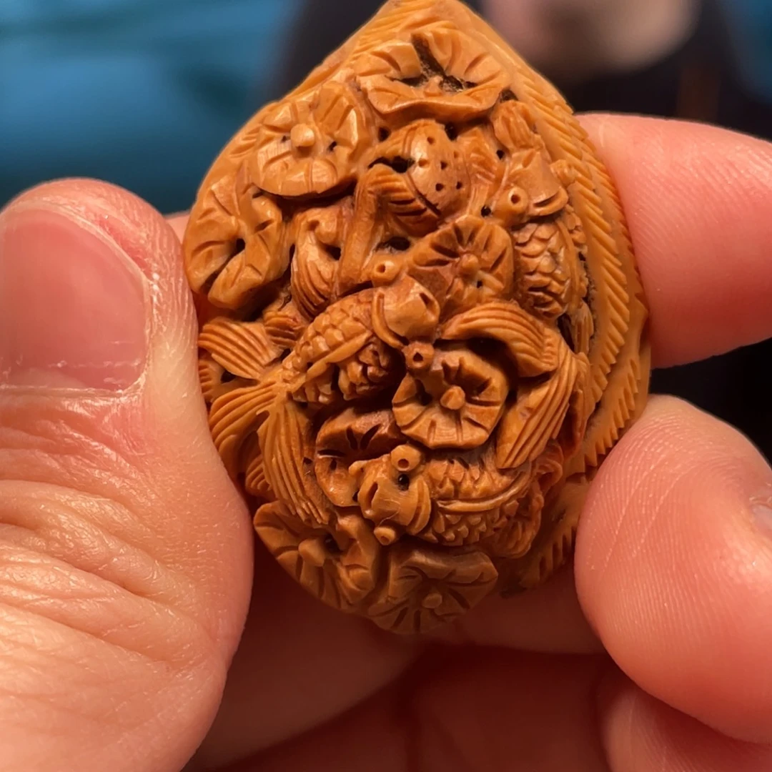 桃核金玉满堂核雕作品