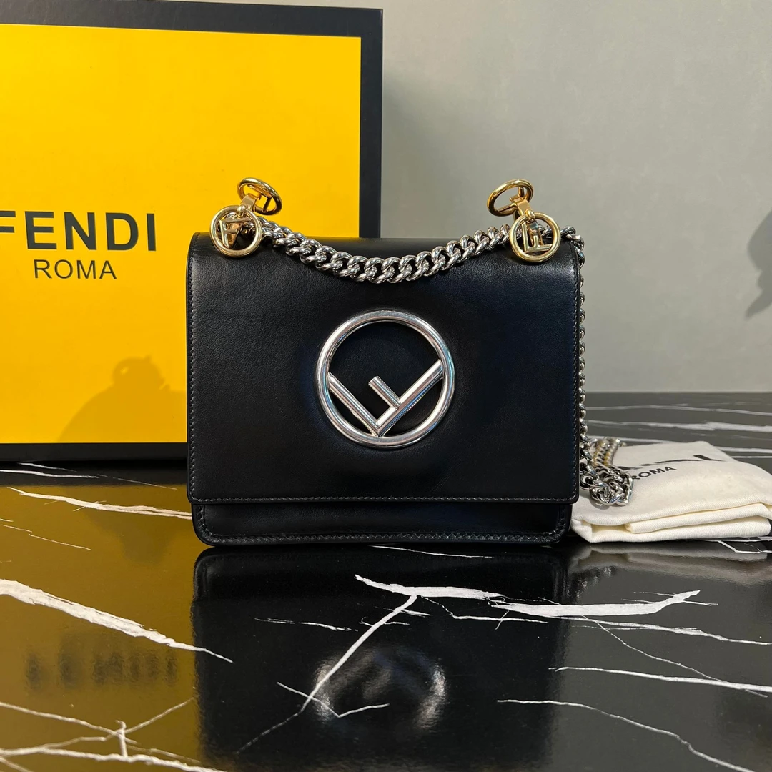 99新 FENDI/芬迪 黑色斜跨单肩包C835317 3809
