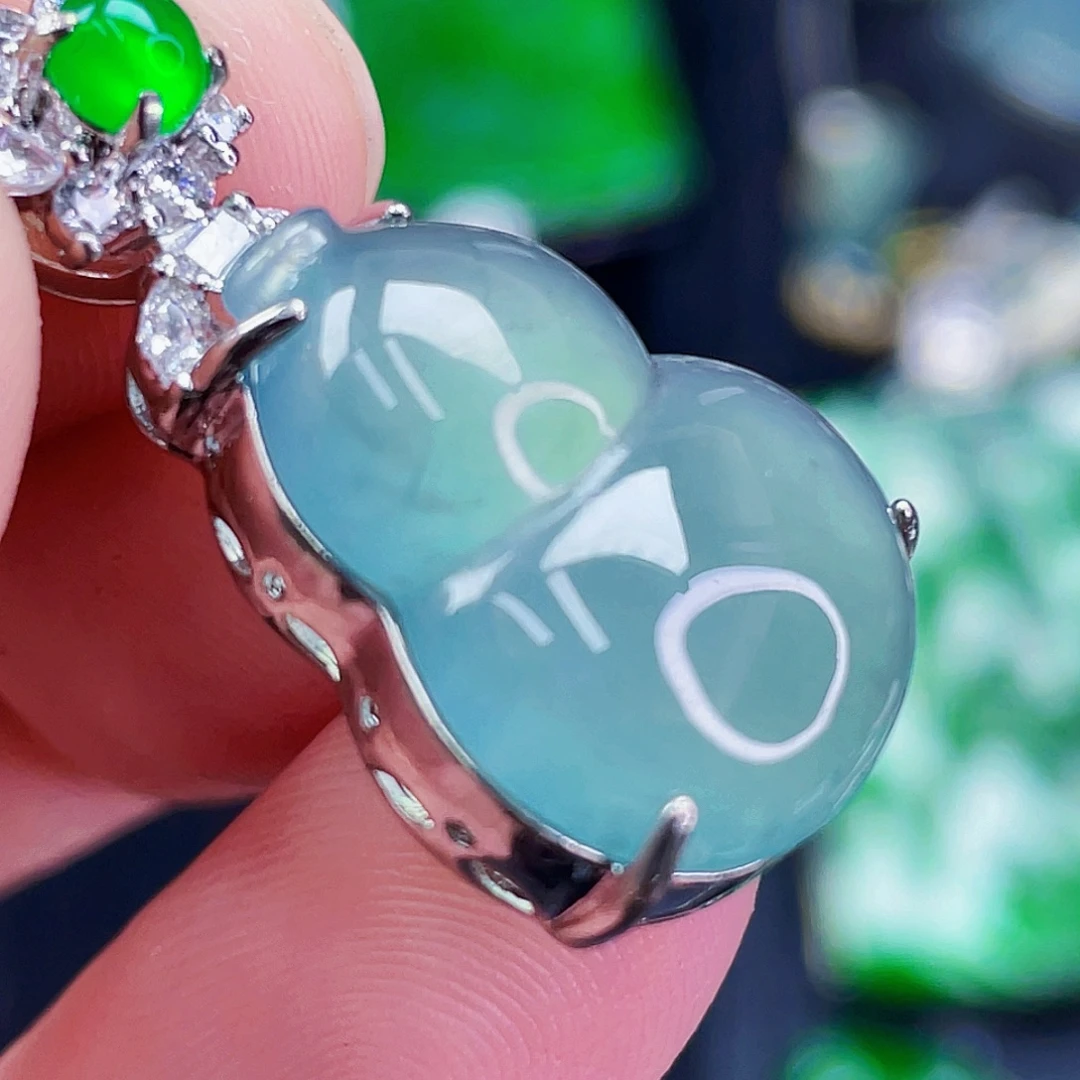 翡翠未镶嵌颈饰95