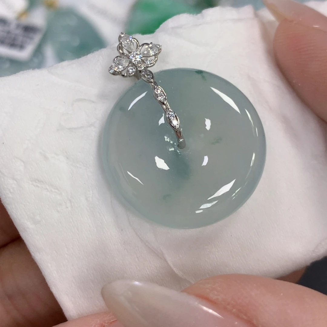 颈饰18K金镶嵌翡翠